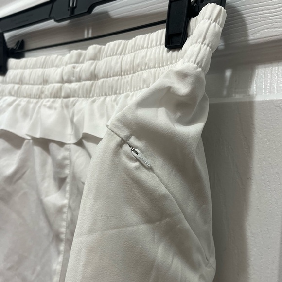 Athleta Mesh Racer Run Mid Rise 4” Short - Picture 4 of 7